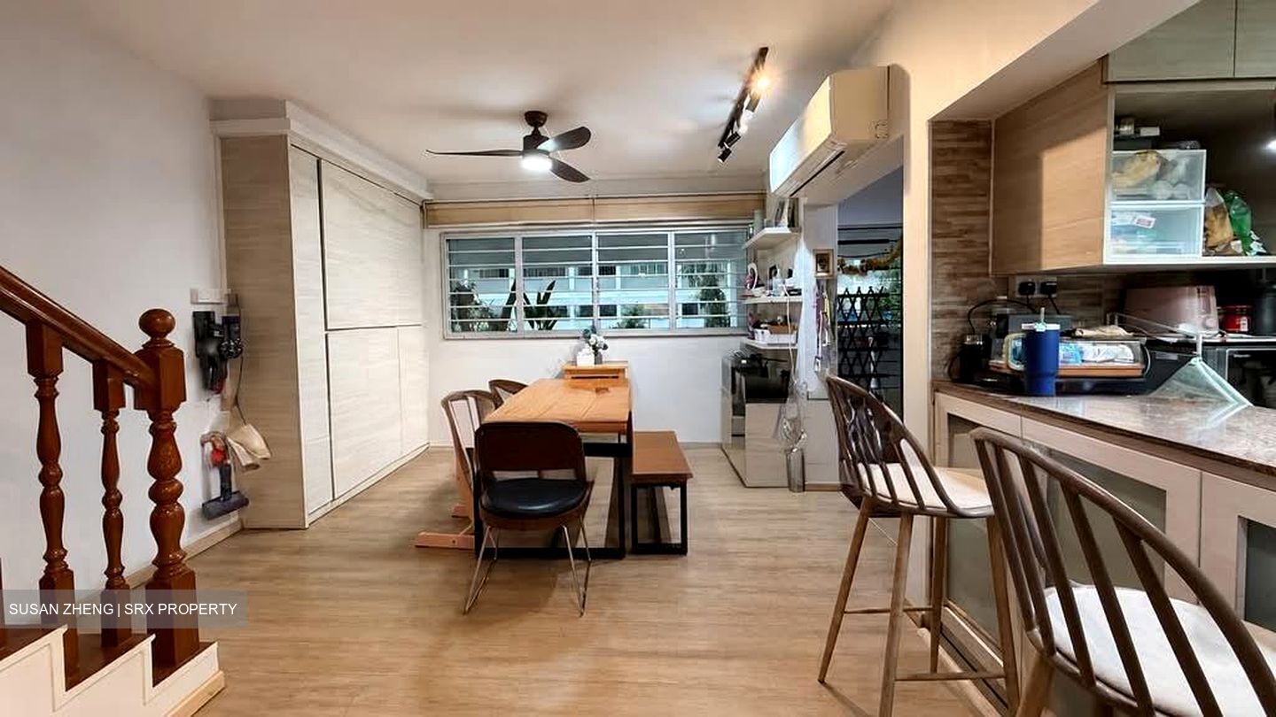 Blk 327 Jurong East Street 31 (Jurong East), HDB Executive #604328851